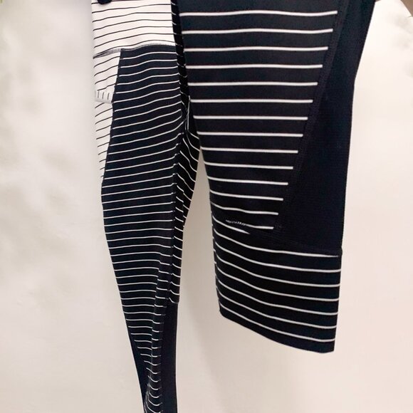 Athleta Stripe Relay Capri 2.0 Black White Size‎ Medium - Picture 10 of 10